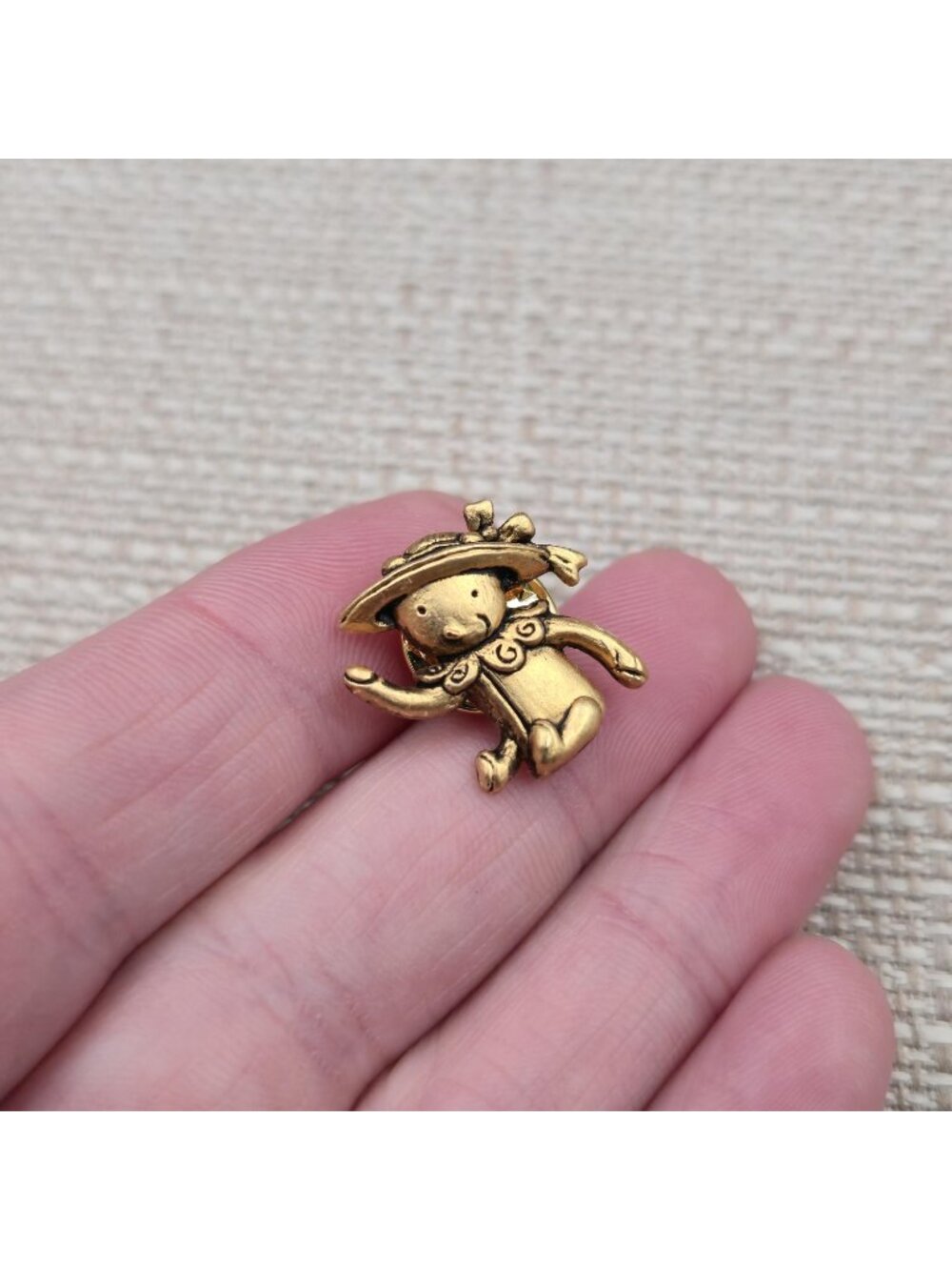 Vintage Gold Tone Waving Teddy Bear Pin A7376 - Picture 2 of 5